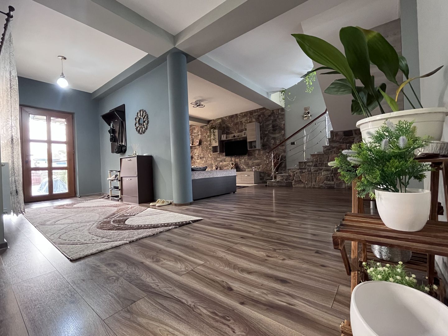 Casa de vânzare în Vulcana Pandele, la o distanță mica de oraș! - Poză 6