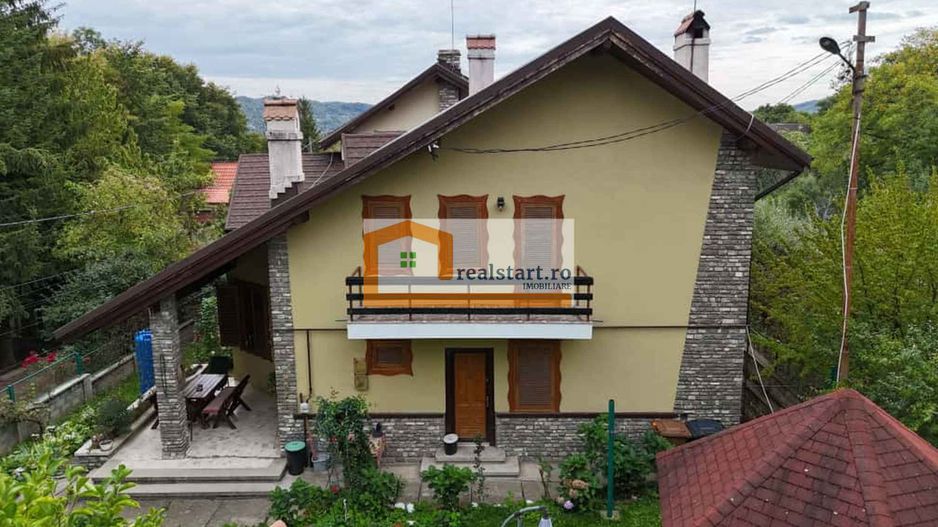 Vedere padure, panouri solare si fotovoltaice, pompa de caldura,  semineu - Poză 8