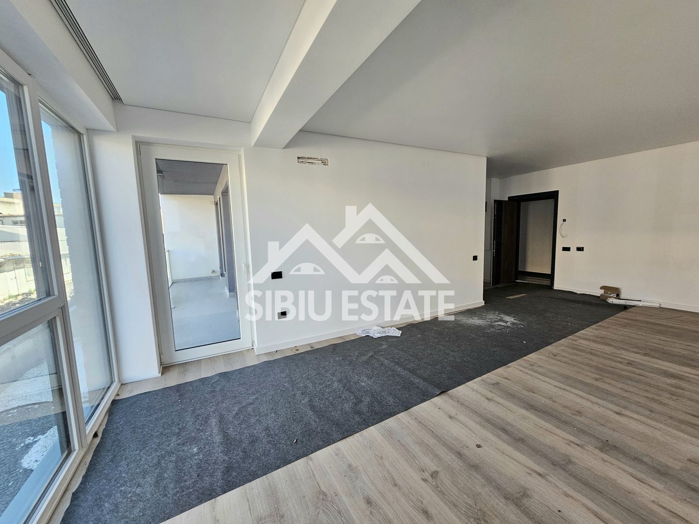 Apartament Sibiu central 3 camere, 2bai, lift garaj NOU - Poză 11