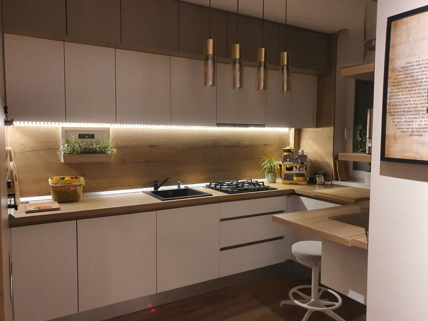 Dumbravita | 2 Camere | 2 Locuri de Parcare | Mobilat si Utilat Modern. - Poză 6