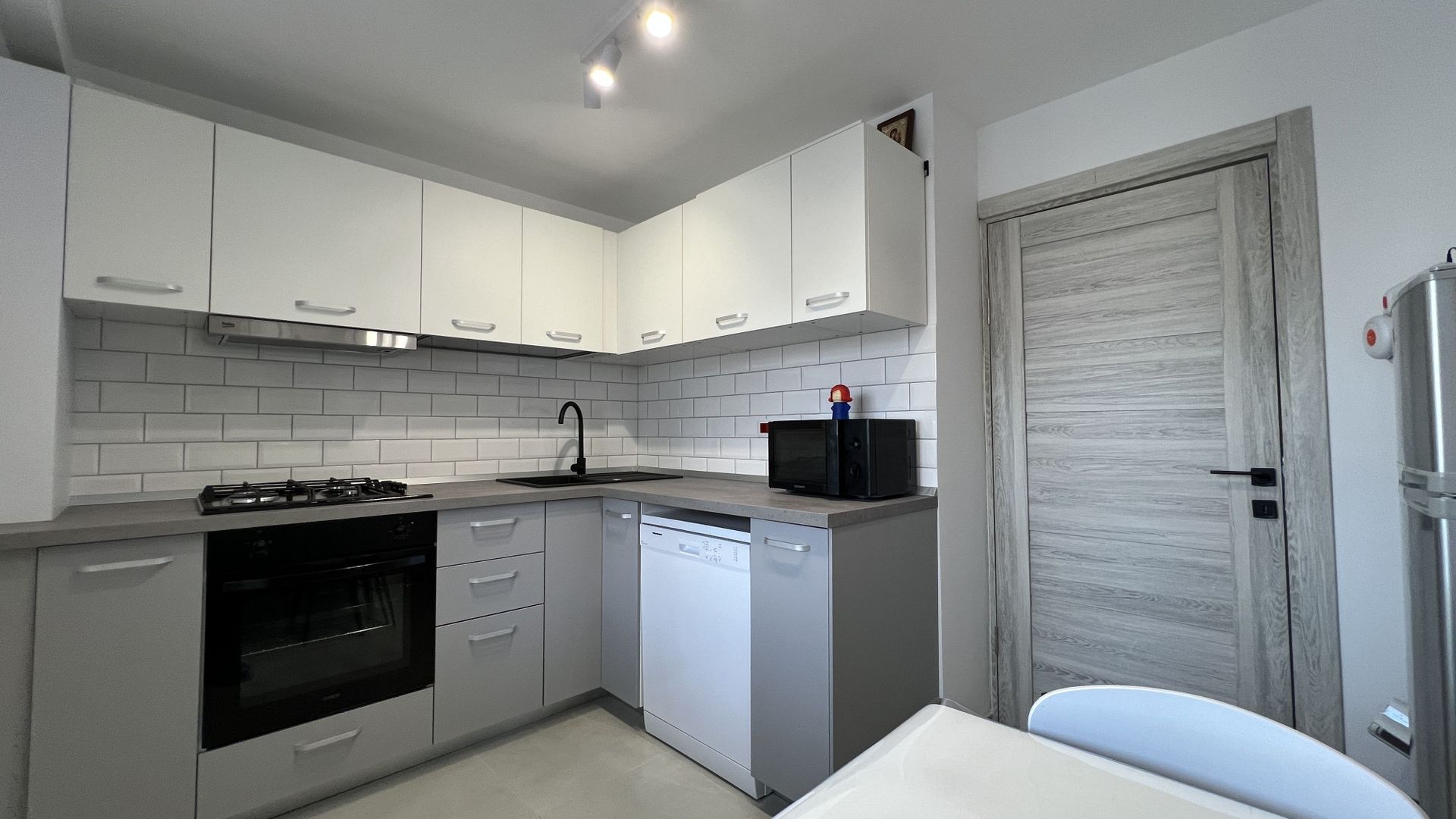 Apartament 3 camere | Prima Inchiriere | Bloc Anvelopat | Gorjului - Poză 5