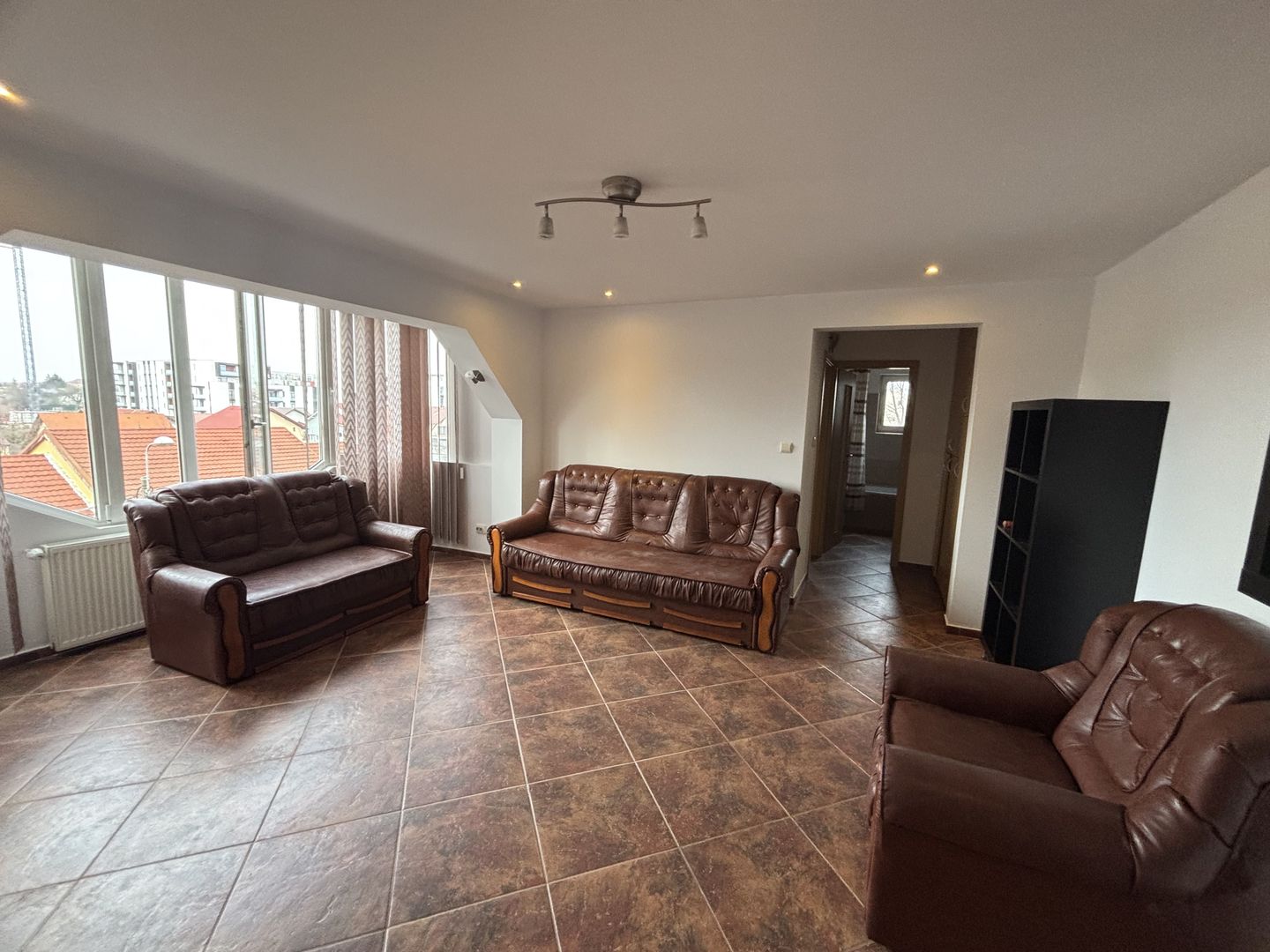 Apartament 3 camere de închiriat zona Aradului - Poză 1