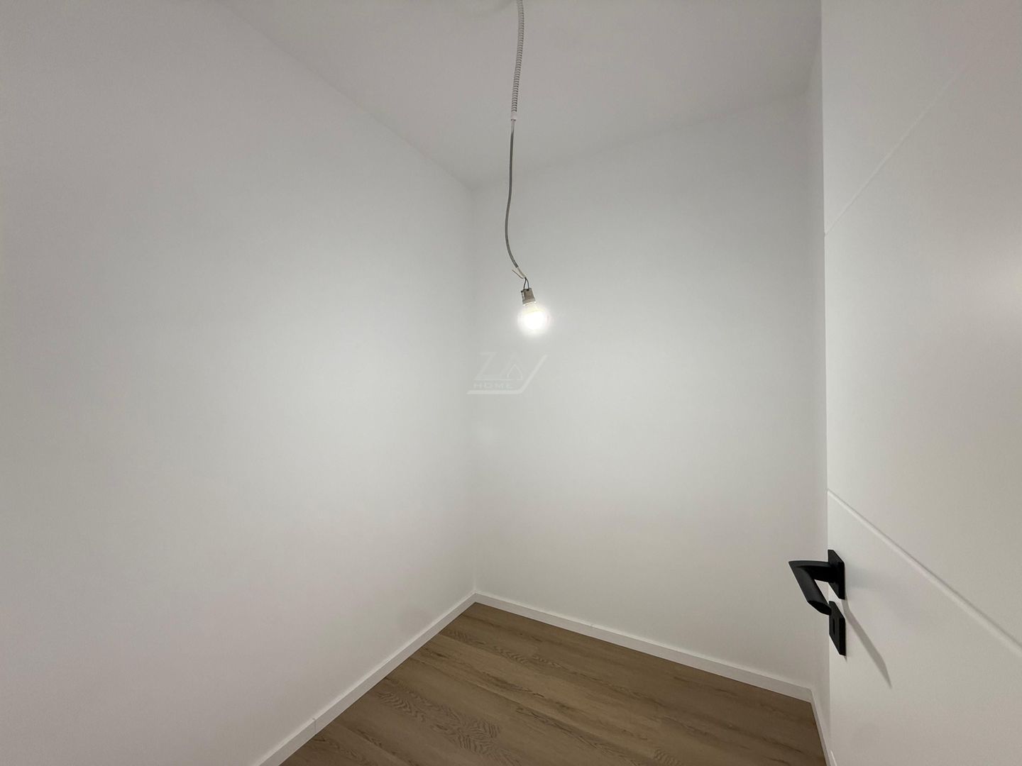 Ap pe 2 niveluri. 4 camere, 2 bai. 2 locuri de parcare. - Poză 16