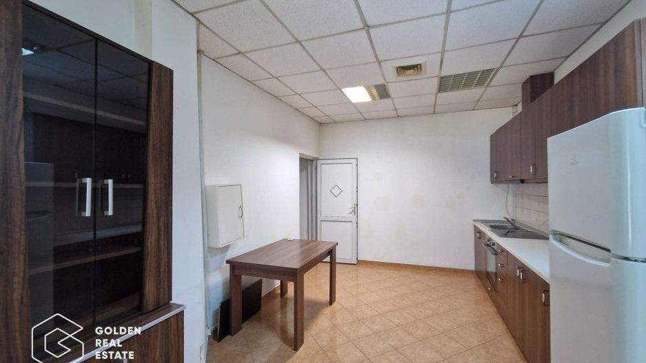 Casa 3 camere, mobilata, zona centrala, loc de parcare in curte - Poză 2