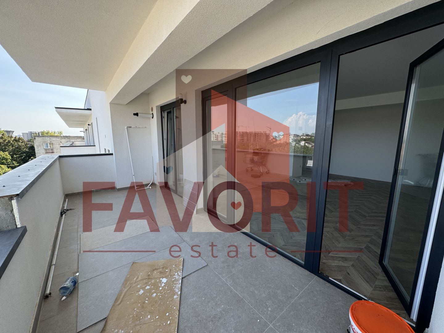 Zona Aradului. Terasa 42 mp. Dormitor matrimonial cu dressing. Comision 0%. - Poză 3