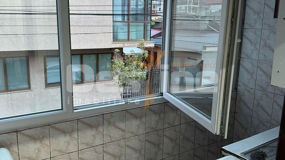 Închiriez apartament cu 2 camere în centrul Constanța, zona Dacia - Poză 4