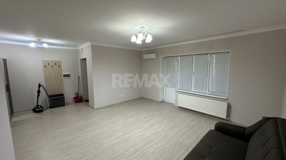 De vinzare Apartament 2 camere si balcon + living cu logie - Poză 24