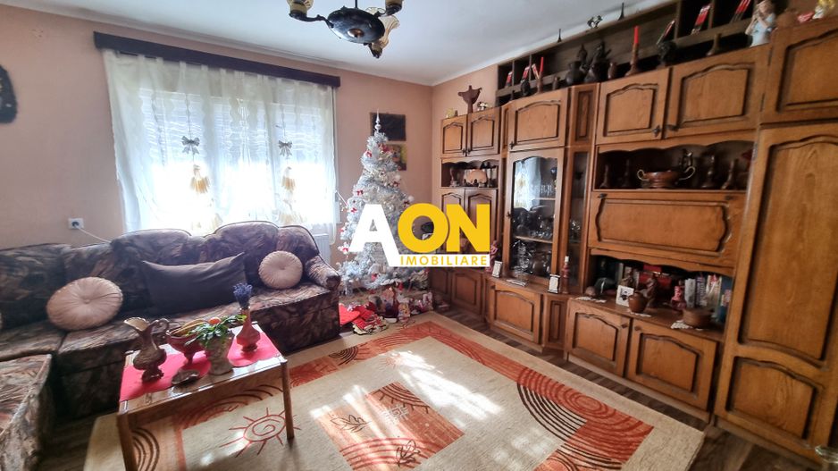 de vanzare casa 3 camere, 238mp teren, zona Centru - Poză 2