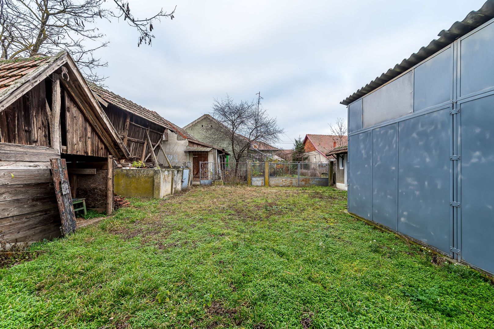 Casă + livadă tânără + curte 2.500 mp în Dorobanți - Poză 11