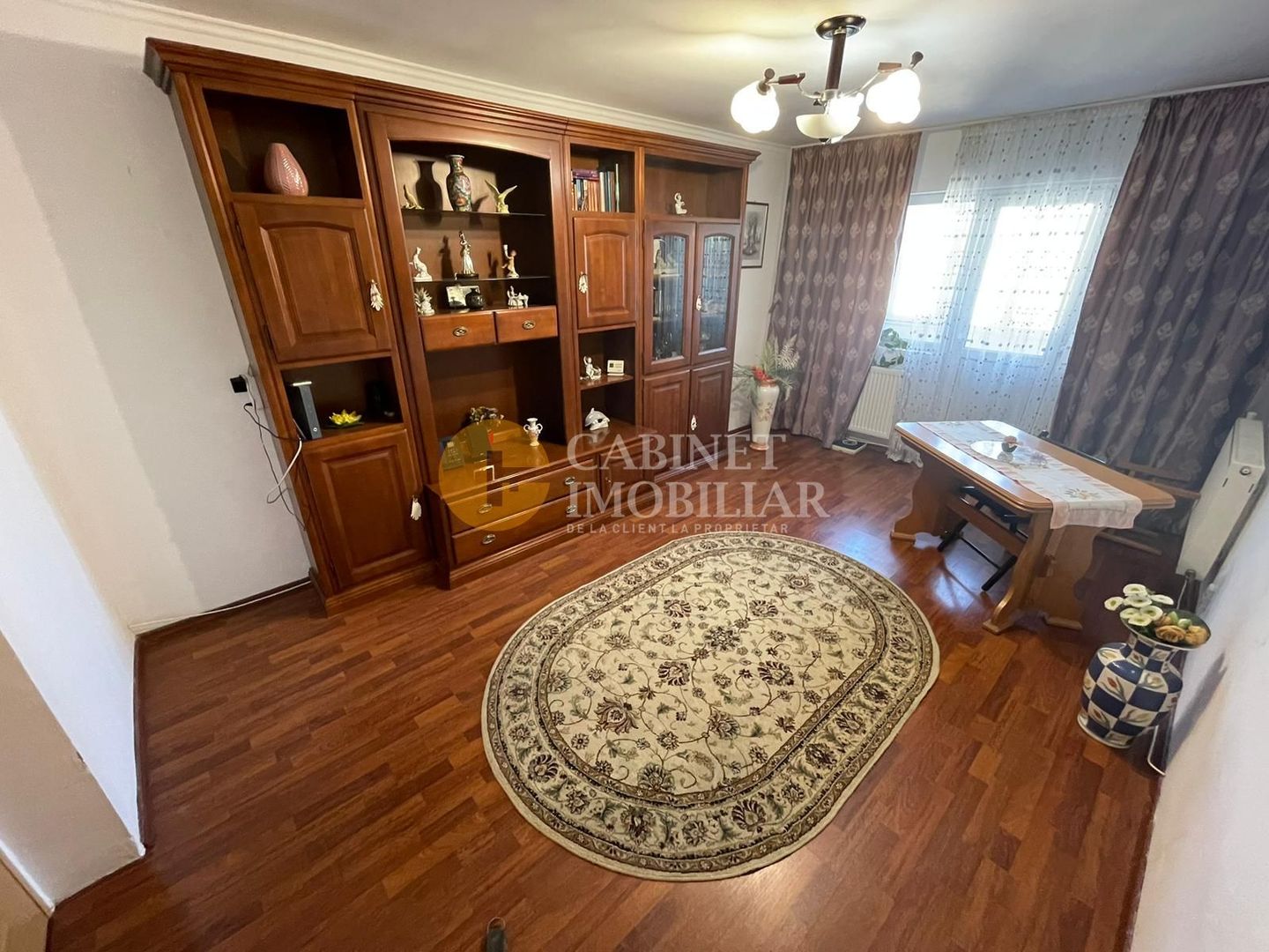 Tudor Vladimirescu str Tepes Voda - decomandat- an 1978 - mobilat - Poză 2