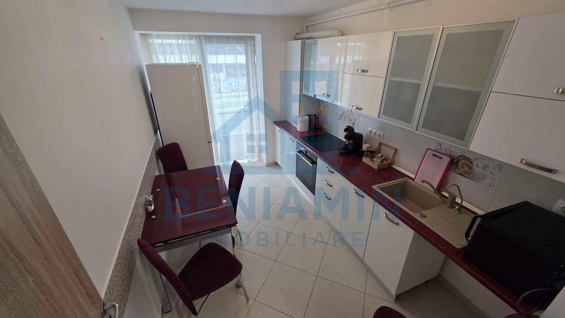 Garsoniera decomandata spatioasa Tractorul Coresi 52mp parter - Poză 3