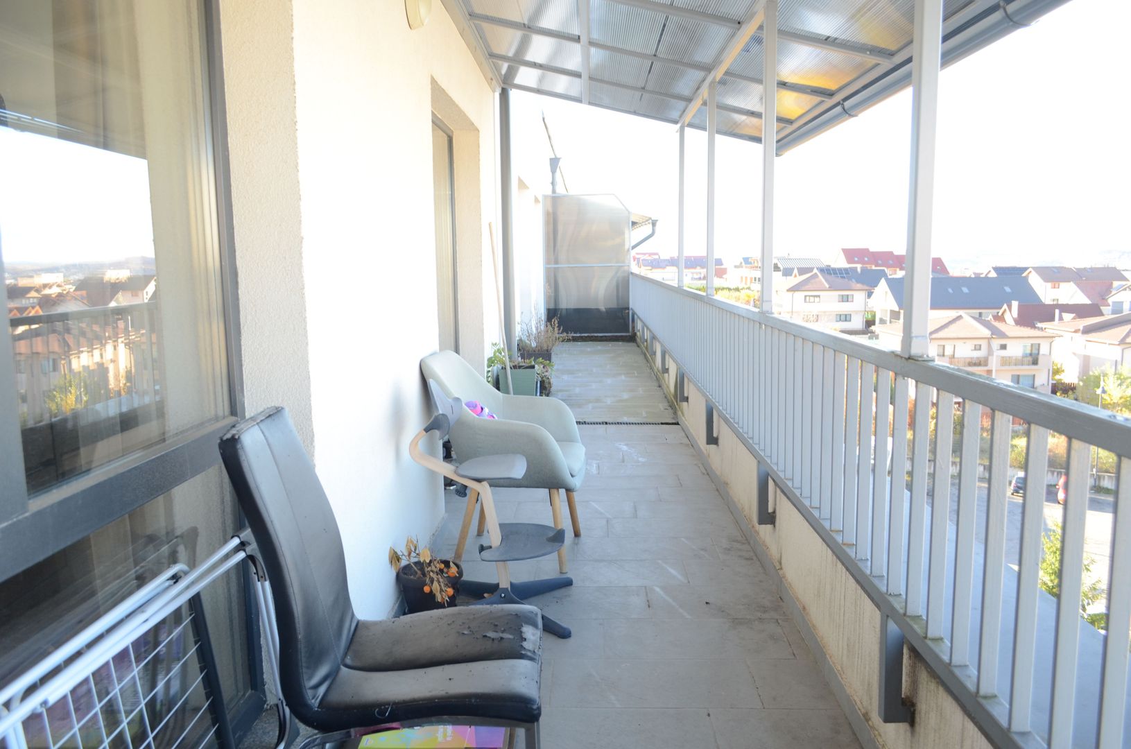 Apartament cu 3 camere, 2 bai, 2 terase, 2 garaje, in cartier Europa - Poză 19