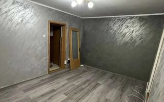 Apartament cu 3 camere - Piata Nicolina - 100.000 euro ! - Poză 2