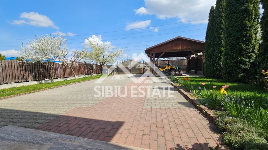 Casa de inchiriat 6 parcari - Poză 1