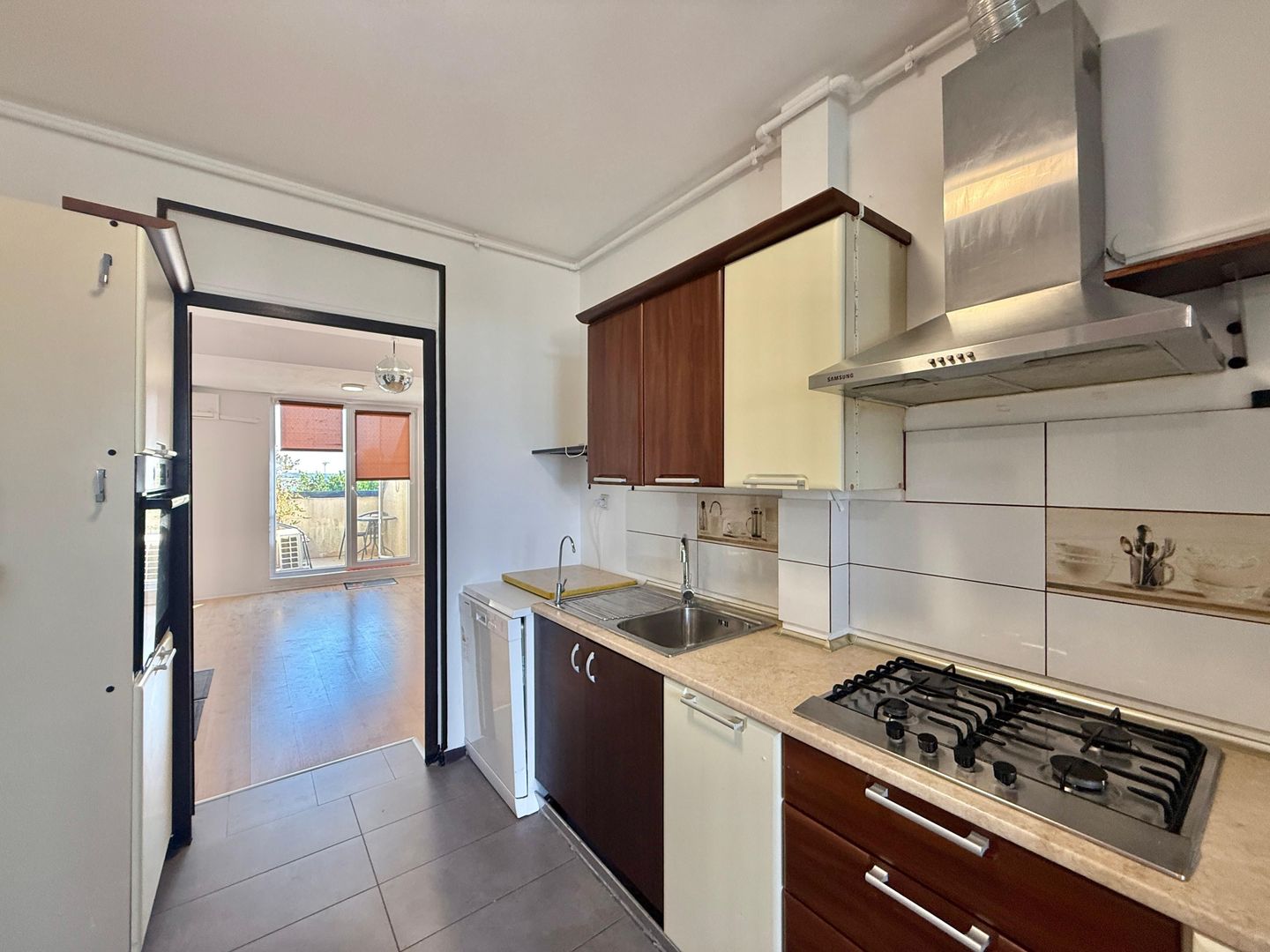 COSMOPOLIS - Apartament cu 2 camere si 2 terase, mobilat si utilat. - Poză 8