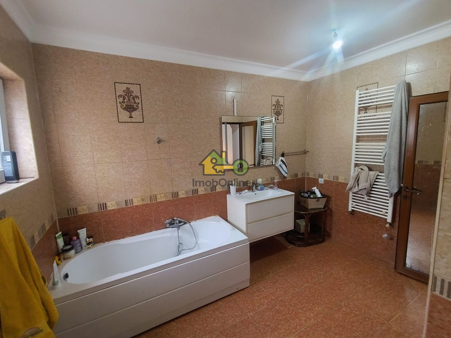 Vilă elegantă cu design luxos și grădină superb amenajată în Șag - Poză 11