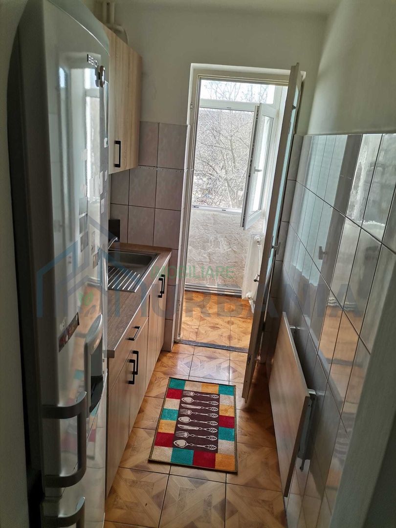 Apartament 2 camere, semidecomandat, Podu Roș, etaj 3/4 - Poză 4