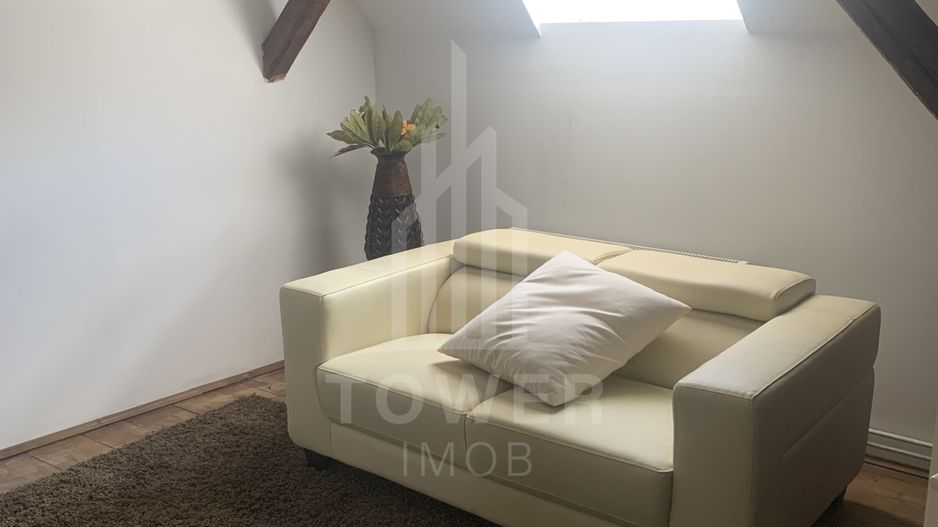 Casă în centrul Cisnădioarei cu 243mp de locuit și teren de 936mp - Poză 2