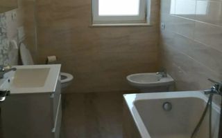 Apartament cu doua camere, zona Tractorul - Coresi, bloc tip vila, 71 mp - Poză 8