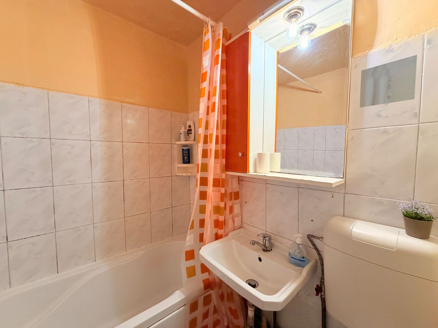 | Apartament de Inchiriat | 2 Camere | Dr.Taberei | Val. Argesului 6 | - Poză 4