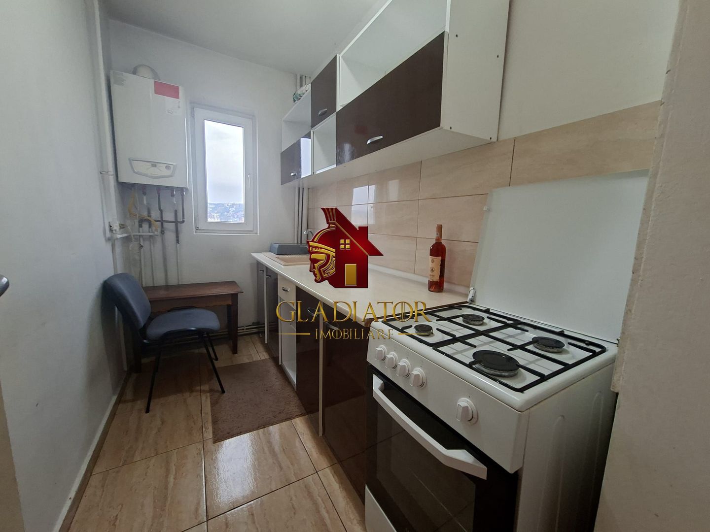 Apartament 3 camere, decomandat, Alexandru cel Bun, et 8 din 10, liber - Poză 3