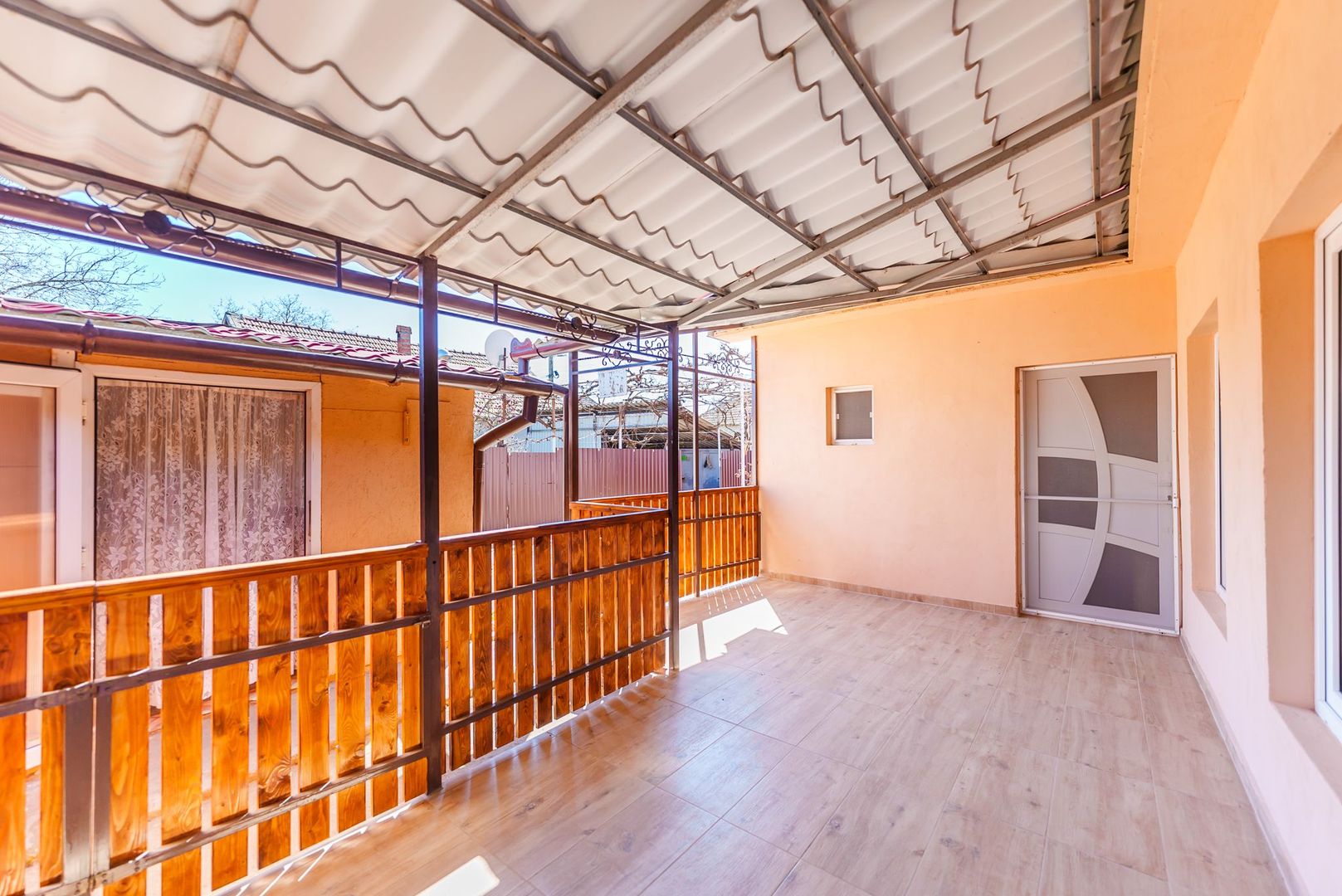 Casă cu grădina în Curtici - Poză 5