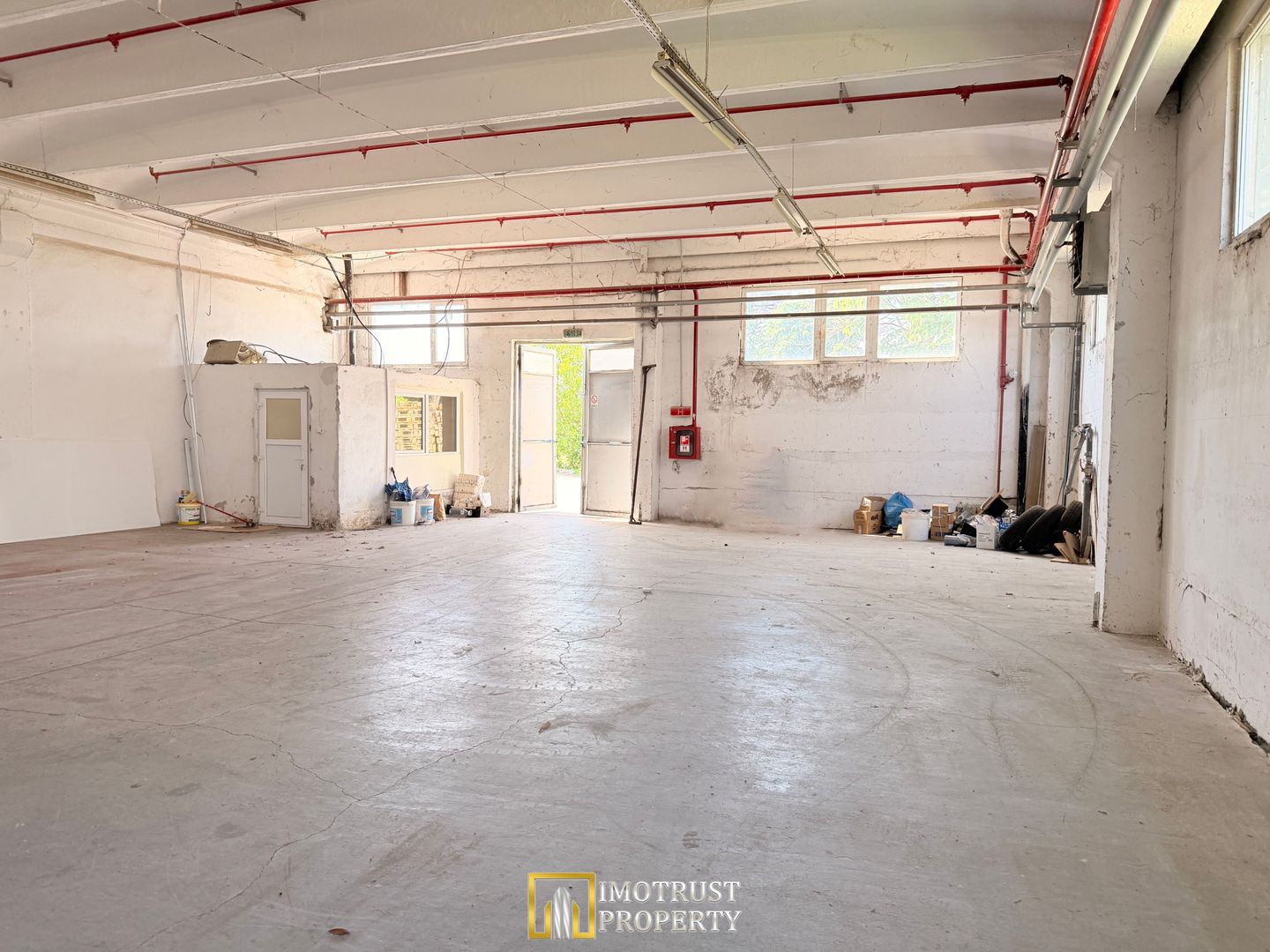 Hală industrială de închiriat în Arad – 600 mp, parcare - Poză 4