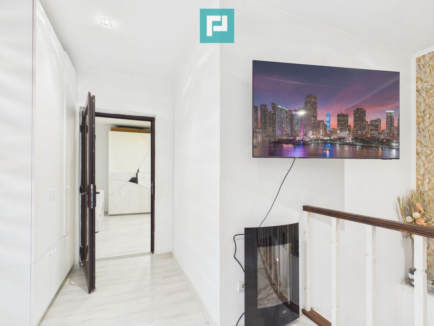 Apartament spațios cu 3 camere, zona centrală - Poză 11
