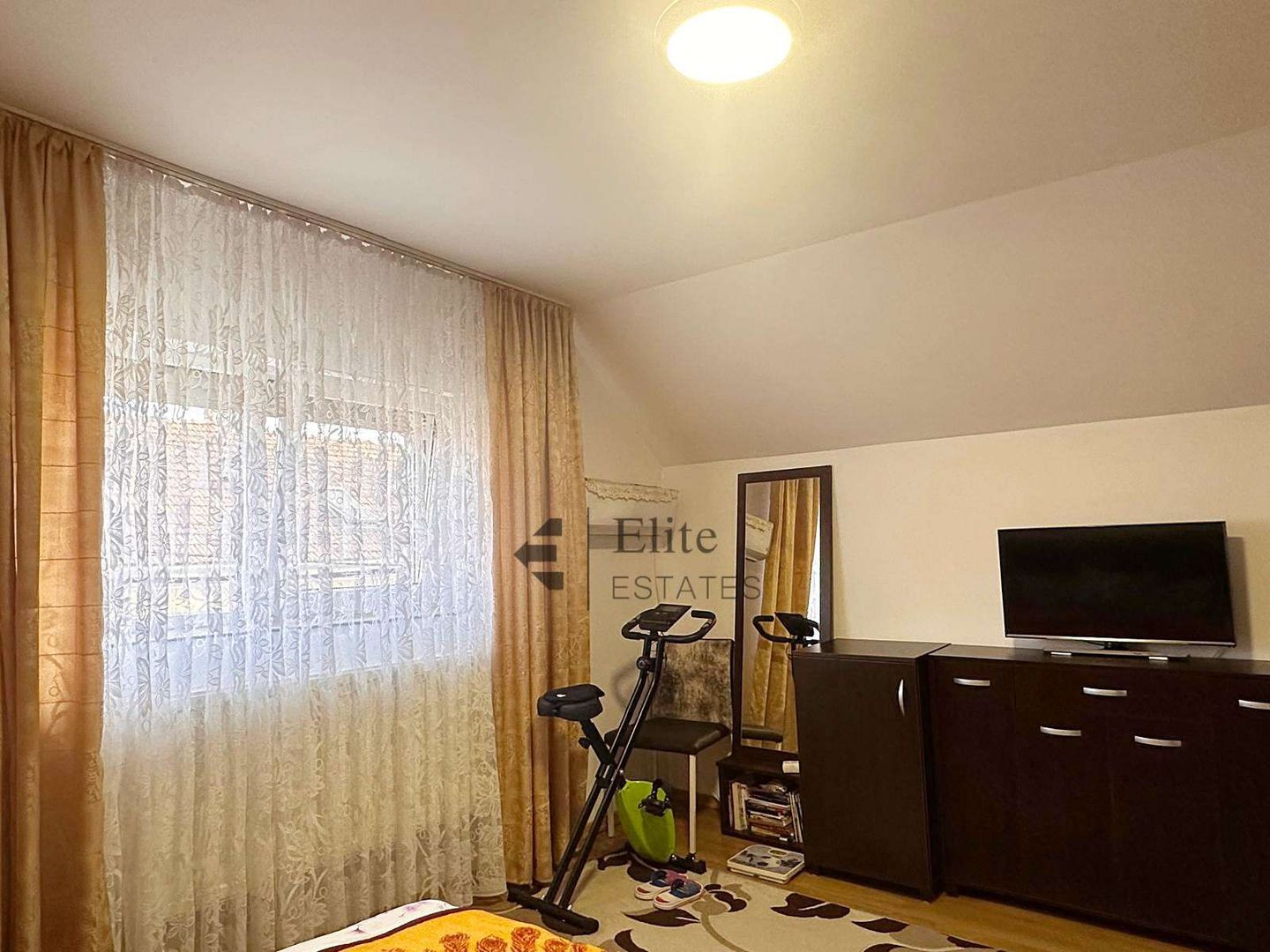 Casă cochetă intr-o zonă centrală foarte apreciata din Oradea - Poză 7