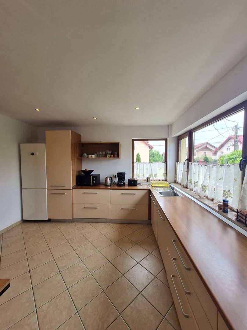 Vila spațioasă și recent renovată în Ghiroda! - Poză 78