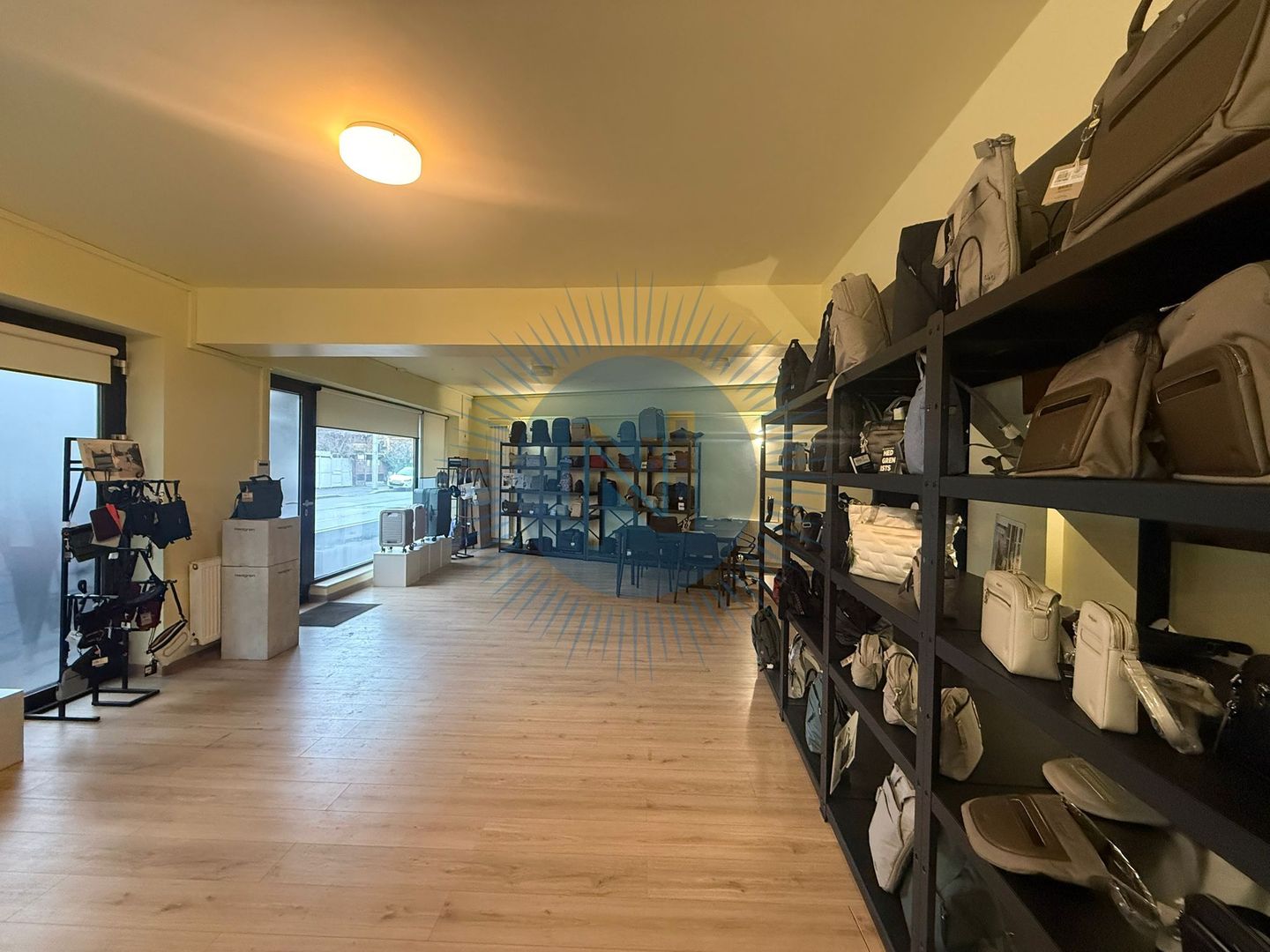 Spatiu comercial /Birouri stradal - Poză 9