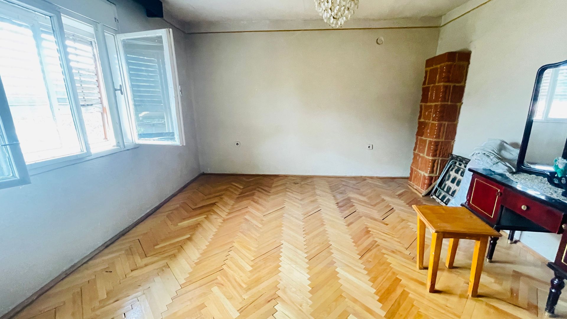 Casa spatioasa cu teren 739 mp in zona Mehala - Poză 9