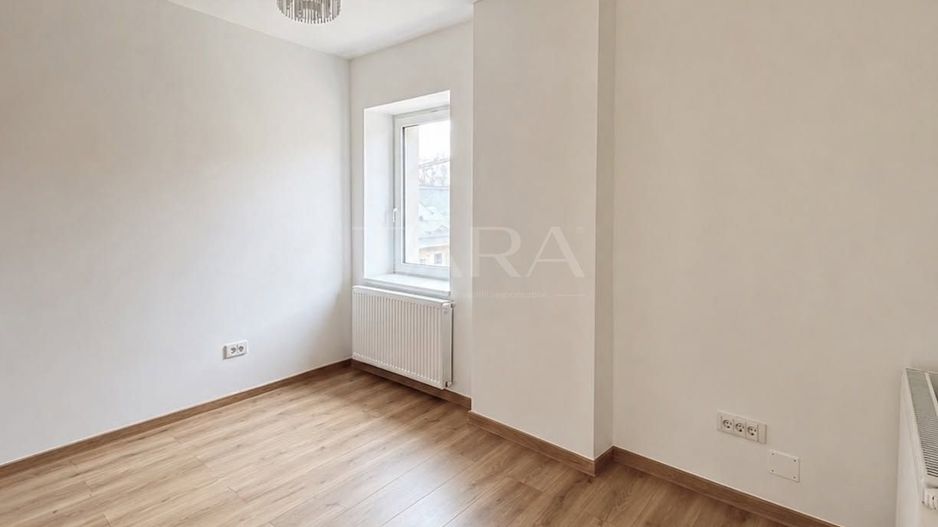 Apartament in casă, 60 mp, acces privat și teren, zona Platinia. - Poză 3
