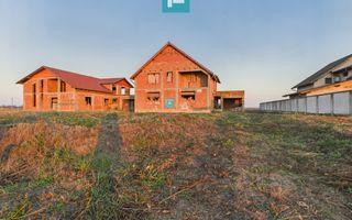 Proprietate impresionantă între Curtici și Macea - Poză 3