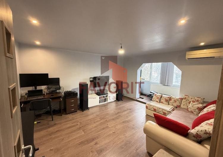 Aradului 3 camere decomandat, 2 bai, etaj 1 - Poză 1