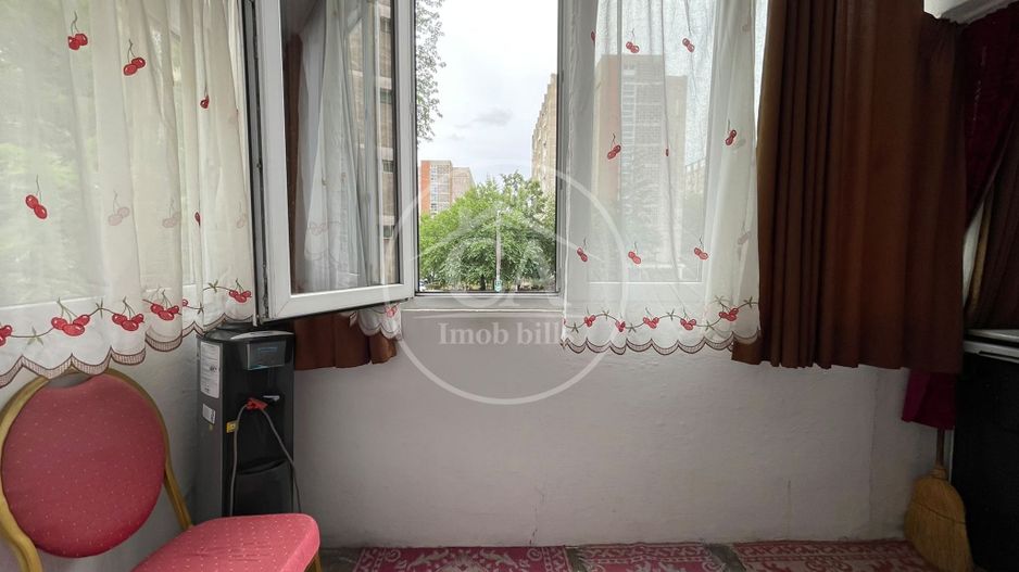 Apartament de vânzare cu 3 camere în zona Dacia, Oradea - Poză 10