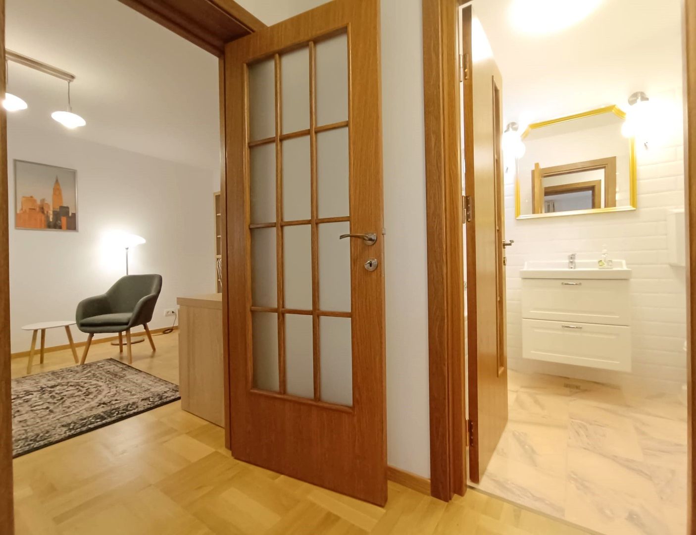 Inchiriem 2 camere complet renovat si mobilat zona 1 Mai - Poză 12