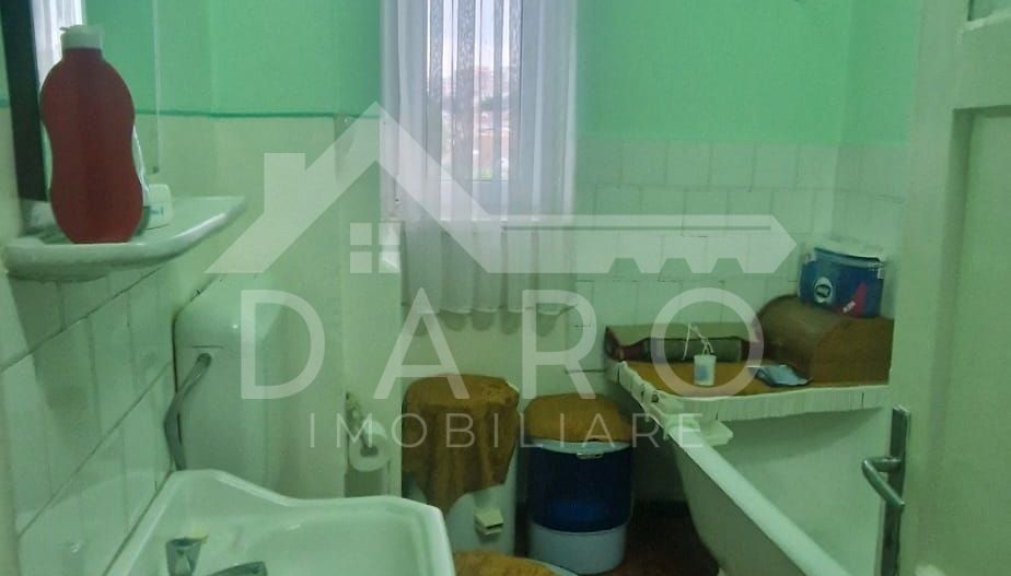 Vând apartament cu o camera in zona semicentrala a orasului - Poză 10