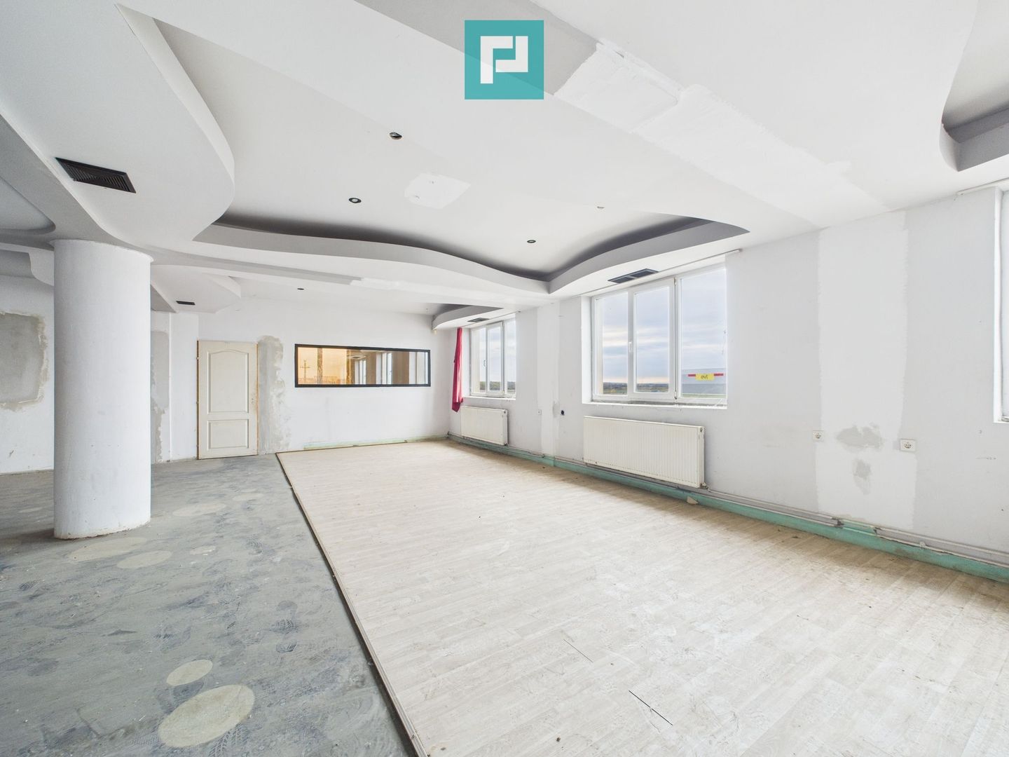 Clădire P+E parcare si platformă betonată 700mp - Poză 5