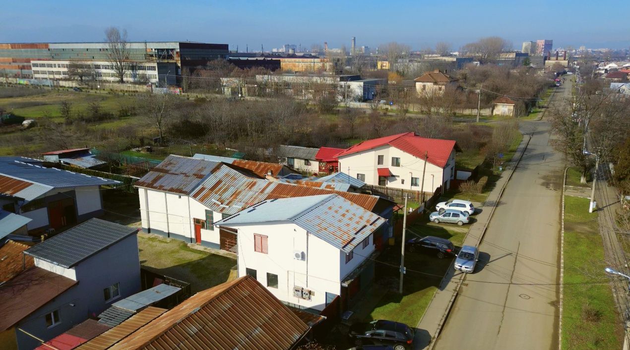 Vila 290mp + 4 spatii comerciale/chiriasi /depozitare, teren 1401 mp, acces DN1 - Poză 6