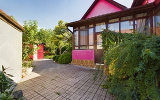 Casă individuală cu 4 camere, zonă centrală - Poză 1