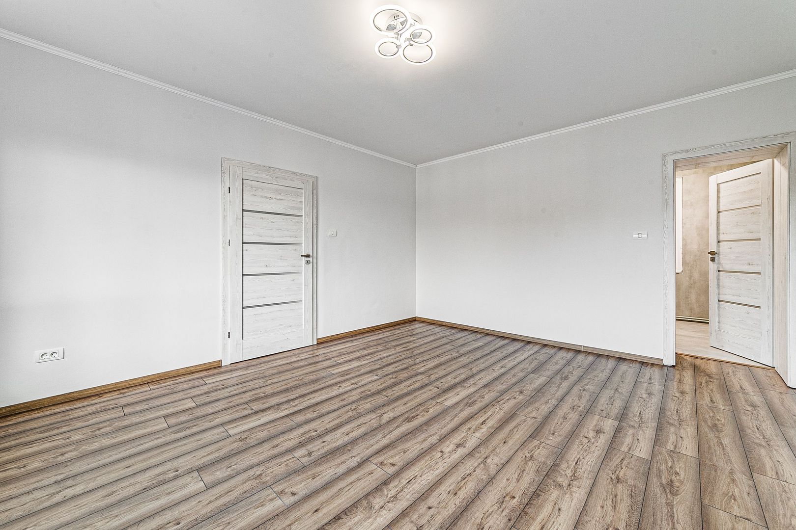 Apartament spațios în zonă centrală - Poză 5
