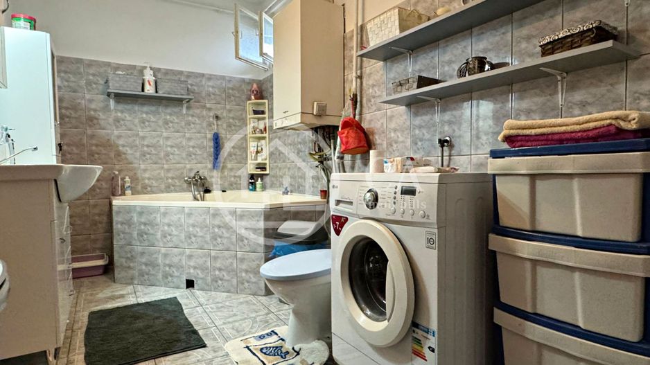 Casă de vânzare cu 4 camere si teren de 1000 mp in Salard, Bihor - Poză 19