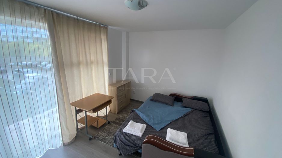 Închiriere apartament 3 camere -  zona Petrom - Poză 2