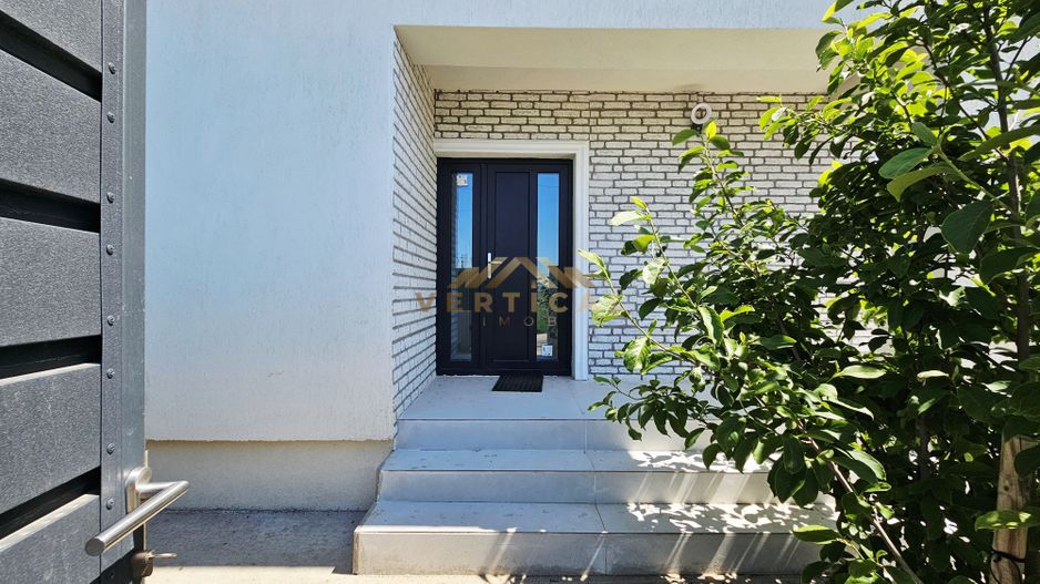 Vila 4 camere in centrul comunei Berceni - Poză 7