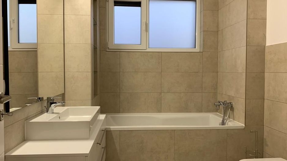 Apartament in vila cu curte  Dumbravita - Poză 13