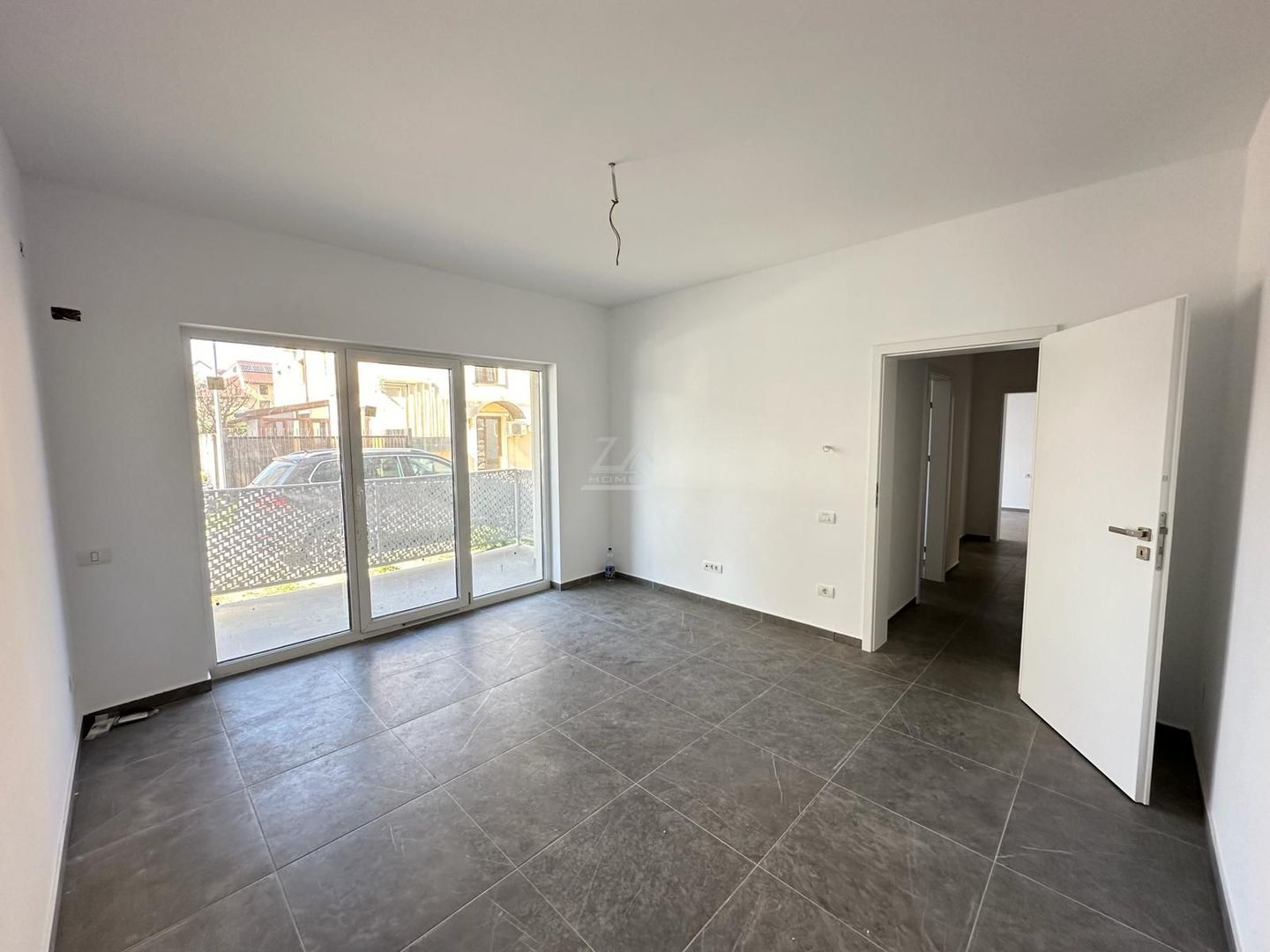 Decomandat. Loc de parcare. Spatiu depozitare pod. - Poză 1