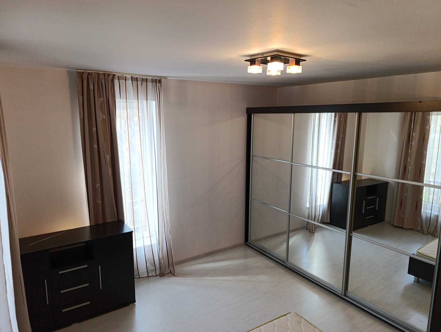 Apartament spatios cu 2 camere | 76 mp + balcon | 2 parcari | Zorilor - Poză 7