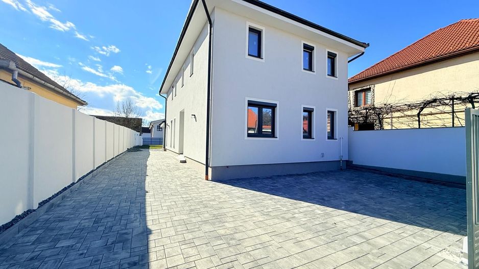 Casă individuală premium de vânzare în Șelimbăr – 650 mp teren - Poză 1
