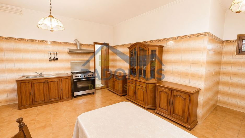 Vila 4 camere | Teren 532 mp | Piscina si foisor | Str. Lupeni - Poză 13